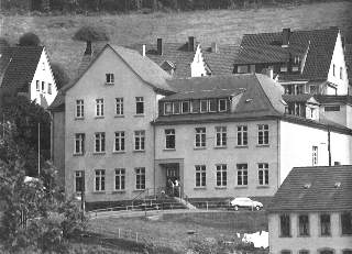 Das erste eigene Gebäude der Gutenberg - Grundschule